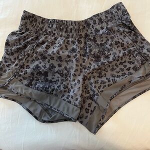 Athleta leopard shorts sz xs